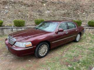 2003 Lincoln Town Car Signature Series Sedan ONLY 107K! Super Clean! for sale in Wolcott, CT