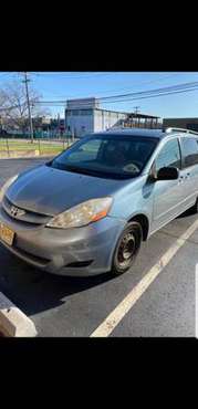 2006 Toyota Sienna - cars & trucks - by owner - vehicle automotive... for sale in Woodbury, CT