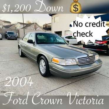 2004 Ford Crown Victoria - cars & trucks - by dealer - vehicle... for sale in Nashville, TN