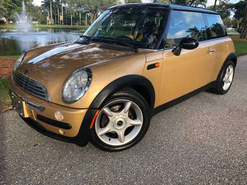 Mini Cooper LOW MILES - cars & trucks - by owner - vehicle... for sale in Boca Raton, FL