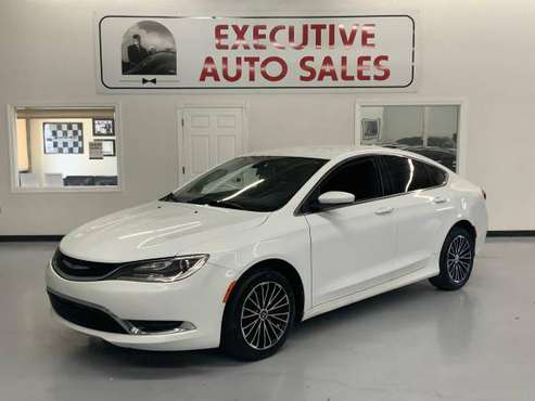 2016 Chrysler 200 Limited Quick Easy Experience! for sale in Fresno, CA