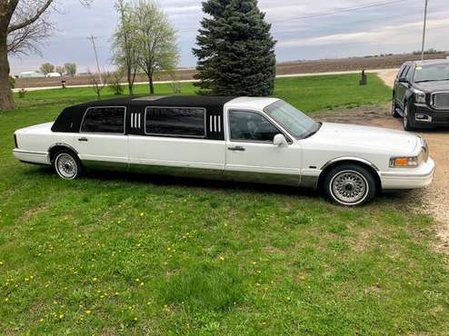 1997 Lincoln Town Car Executive - cars & trucks - by owner - vehicle... for sale in fort dodge, IA