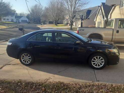2011 Toyota Camry Hybrid - cars & trucks - by owner - vehicle... for sale in Topeka, KS