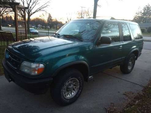 1999 Ford Explorer 4x4 - cars & trucks - by owner - vehicle... for sale in milwaukee, WI