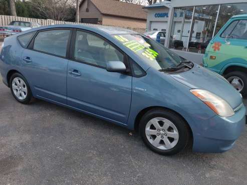 2006 prius nice options - cars & trucks - by dealer - vehicle... for sale in Cedar Falls, IA