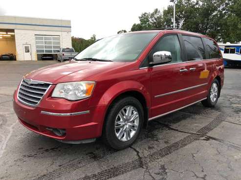 Clean! 2008 Chrysler Town & Country! Loaded! 3rd Row! for sale in Ortonville, OH