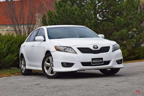 AMAZING VALUE! 2011 TOYOTA CAMRY SE GAS SAVER! - cars & trucks - by... for sale in Kansas City, MO