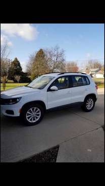 2017 Volkswagen Tiguan AWD - cars & trucks - by owner - vehicle... for sale in Freedom, WI