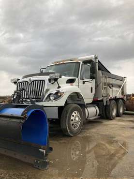 IH7400 6 wheel dump truck for sale in Manteno, IL