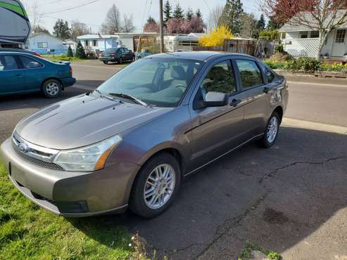 2011 ford focus se RARE 5 spd like new super clean - cars & for sale in lebanon, OR