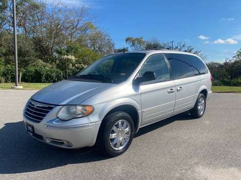 2006 CHRYSLER TOWN & COUNTRY LIMITED STOW N' GO - cars & trucks - by... for sale in Chesapeake , VA