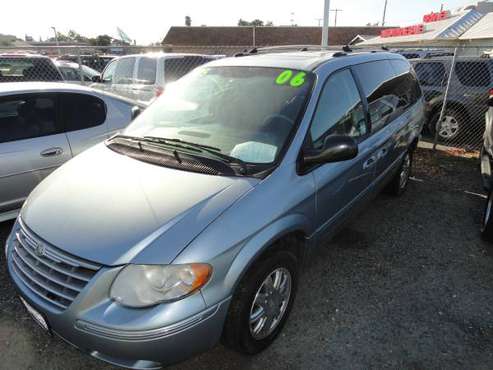 2006 CHRYSLER TOWN AND COUNTRY MINIVAN for sale in Gridley, CA