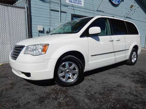 2009 CHRYSLER TOWN AND COUNTRY TOURING 3.8L V6 AUTO MINIVAN!!! for sale in Yakima, WA