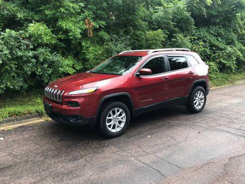 2017 Jeep Cherokee Latitude 4x4 - cars & trucks - by dealer -... for sale in Le Sueur, MN