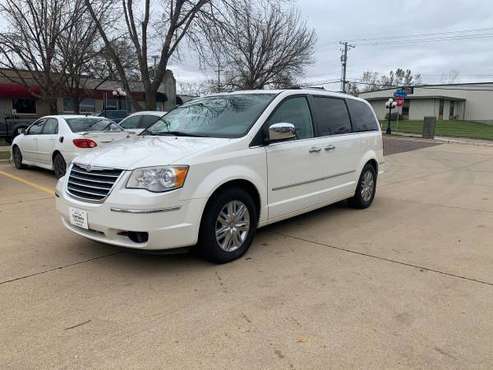 2008 Chrysler Town and Country - cars & trucks - by dealer - vehicle... for sale in Cedar Rapids, IA