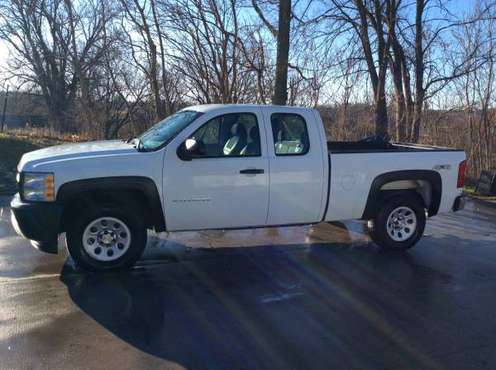 2011 1500 4x4 Chevrolet Silverado - cars & trucks - by owner -... for sale in Council Bluffs, NE