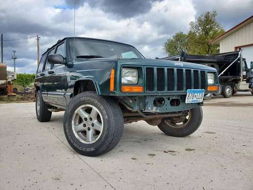 1999 Jeep Cherokee Classic for sale in Saint Paul, MN