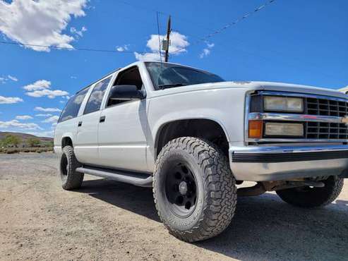 1998 Chevy Suburban for sale in Silver Springs, NV