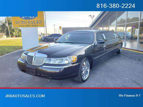 2000 Lincoln Town Car RWD Executive Sedan 4D Trades Welcome Financing for sale in Harrisonville, MO