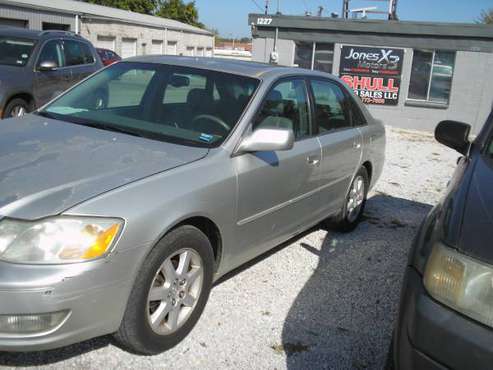 2000 TOYOTA AVALON XLS WITH 206K MILES - cars & trucks - by dealer -... for sale in Springfield, MO