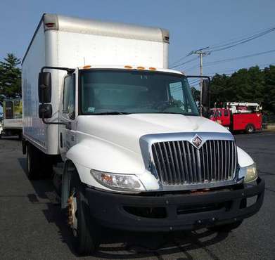2007 INTERNATIONAL 4300 18' BOX TRUCK - LIFTGATE - LOW MILES - cars... for sale in West Springfield, MA