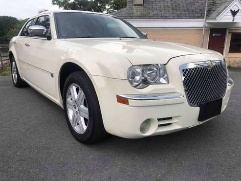 2006 Chrysler 300 Vanilla White 1 Owner - $4999 IT'S GOOD - cars &... for sale in Ridgeland, MS