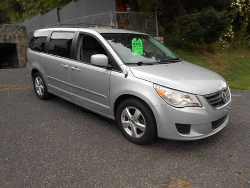 2011 Volkswagen Routan SE 102k Miles Leather 2 DVD Players Rev for sale in Seymour, NY