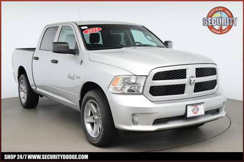 2015 RAM 1500 Express Crew Cab 4X4 Crew Cab Pickup for sale in Amityville, NY