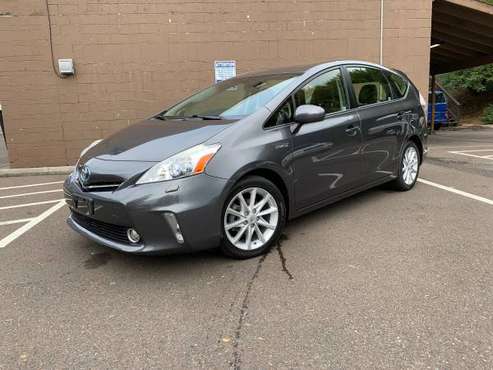 2012 Toyota Prius V nav, leather, heated seats, e-z financing! for sale in Portland, OR