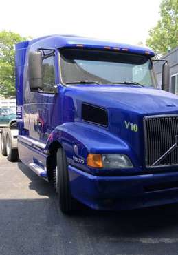 1998 Volvo semi for sale in Sterling Heights, MI