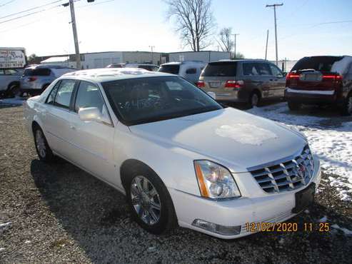 2006 CADILAC DTS 94K LIKE NEW - cars & trucks - by dealer - vehicle... for sale in Perrysburg, OH