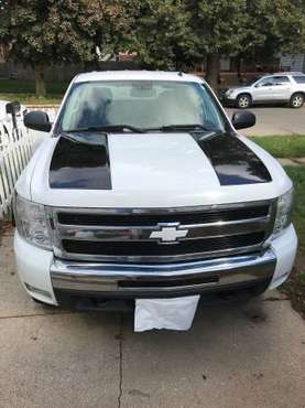 2009 Chevy silverado 1500 crew cab 4wd sharp for sale in Sioux City, IA