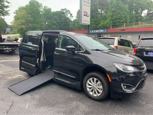 2017 Chrysler Pacifica Touring-L handicap wheelchair side for sale in Dallas, PA