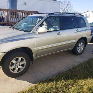2003 Toyota Highlander - cars & trucks - by owner - vehicle... for sale in Cedar Rapids, IA
