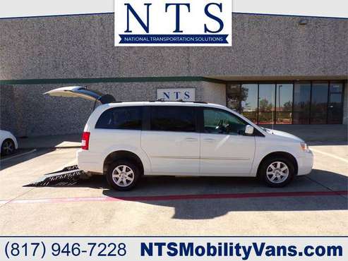 CHRYSLER TOWN & COUNTRY REAR MANUAL RAMP HANDICAPPED WHEELCHAIR VAN... for sale in Irving, MO