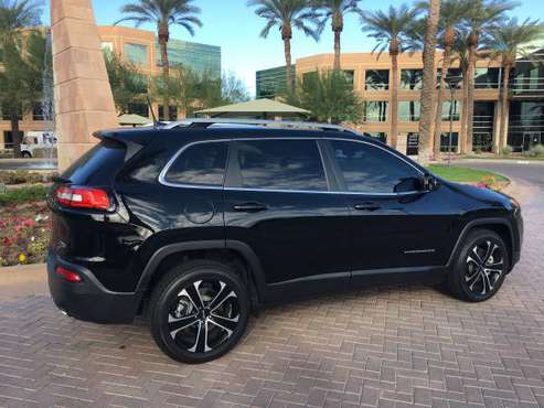 2018 Jeep Cherokee Latitude + plus Like Brand NEW Only 11000 Miles -... for sale in Scottsdale, AZ
