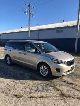 2017 kia Sedona Lx - cars & trucks - by owner - vehicle automotive... for sale in milwaukee, WI
