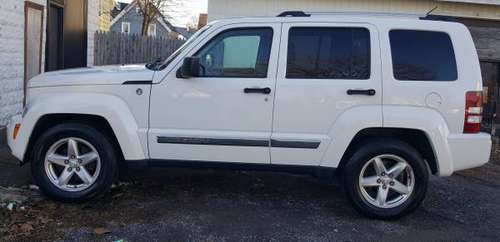 2010 jeep liberty 4x4 - cars & trucks - by owner - vehicle... for sale in Liverpool, NY