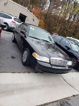 2006 FORD CROWN VICTORIA - cars & trucks - by dealer - vehicle... for sale in Tucker, GA