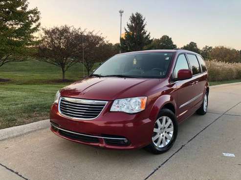 2014 CHRYSLER TOWN & COUNTRY TOURING *FINANCE AVAILABLE - cars &... for sale in Saint Louis, MO
