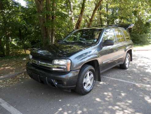 2004 CHEVY TRAIL BLAZER 4X4 AUTO GOOD CONDITION - cars & trucks - by... for sale in Bridgeport, CT
