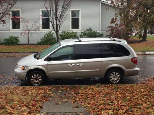 2005 Chrysler Town & Country - cars & trucks - by owner - vehicle... for sale in Medford, OR