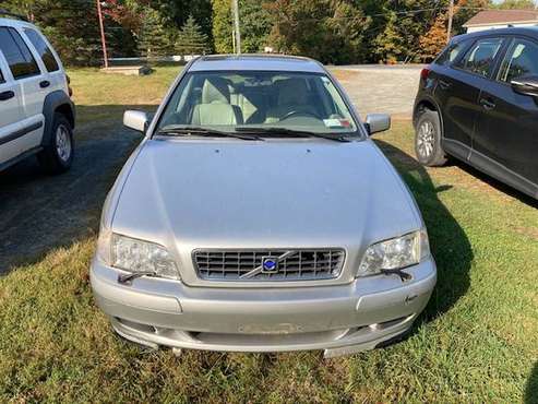 2004 Volvo V40 2.5 - cars & trucks - by owner - vehicle automotive... for sale in east greenbush, NY