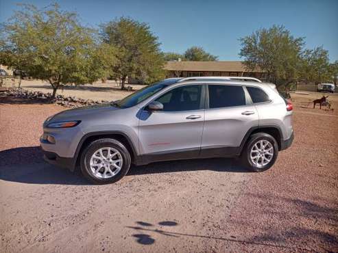2018 Jeep cherokee Latitude V6 4X4 - cars & trucks - by owner -... for sale in Buckeye, AZ