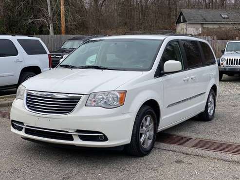 2013 Chrysler Town and Country Touring - cars & trucks - by dealer -... for sale in Ringwood, NJ