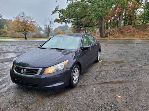 Honda accord 2009 - cars & trucks - by dealer - vehicle automotive... for sale in Boston, MA
