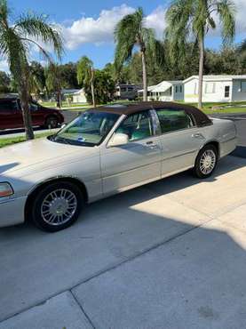 2006 Lincoln Town Car Designer - cars & trucks - by owner - vehicle... for sale in North Fort Myers, FL