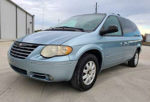 2005 CHRYSLER TOWN & COUNTRY $$ LEATHER INTERIOR, SUNROOF - cars &... for sale in Houston, TX