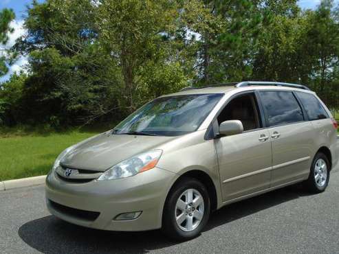 TOYOTA sienna XLE mini van, leather and nice!!!! - cars & trucks -... for sale in GAINESVILLE, FL 32609, FL