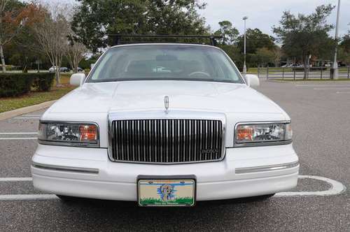 Lincoln Town Car Signature Series for sale in Sarasota, FL